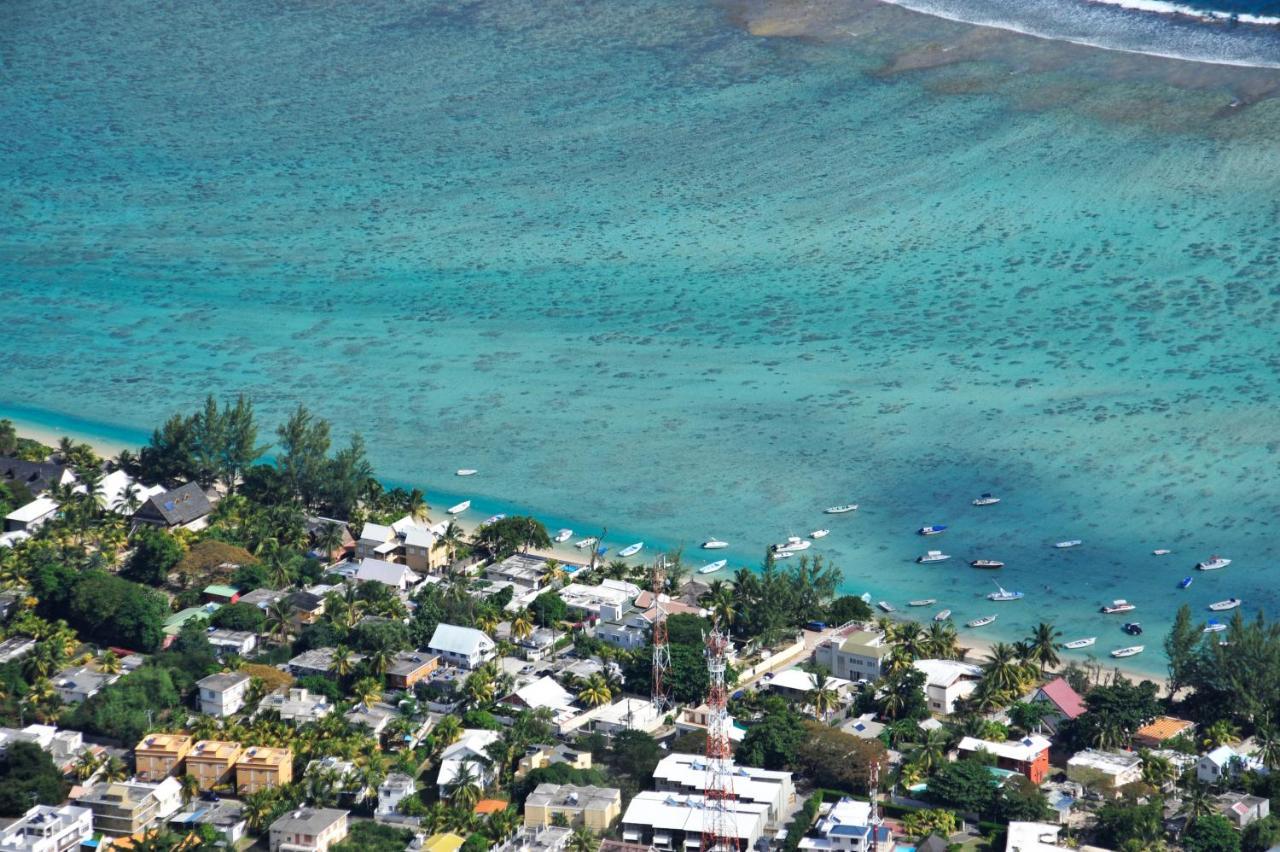 The Beach House - West Coast Mauritius Riviere Noire Bagian luar foto